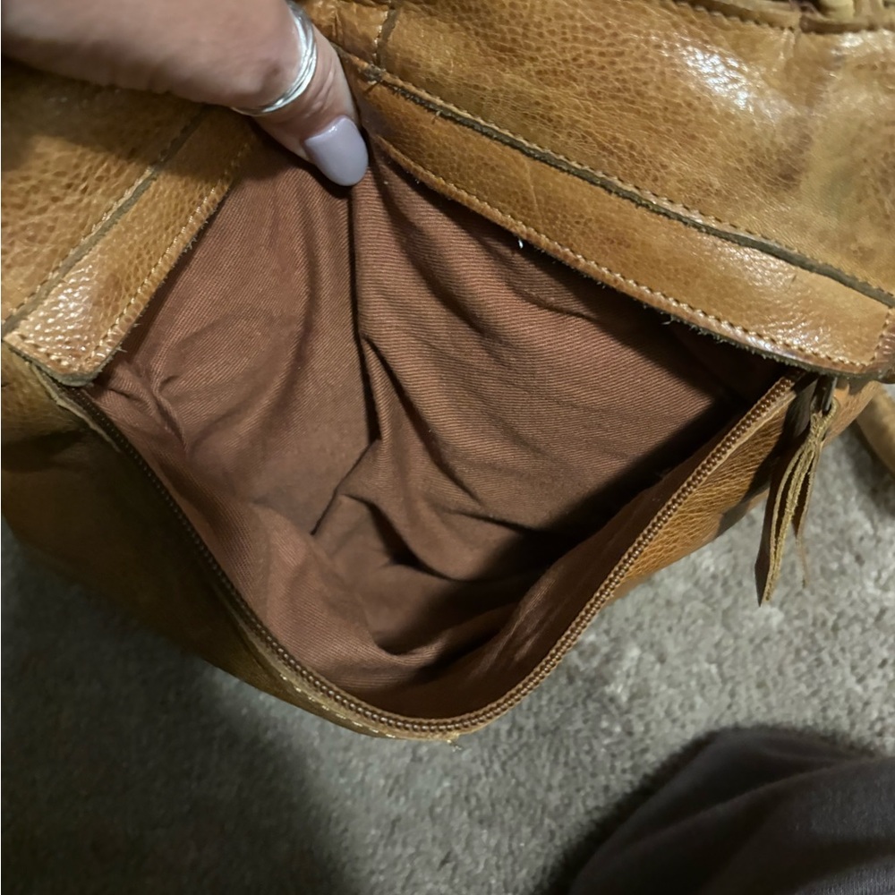 Elegant Tan Crossbody Bag - Picture 6 of 7